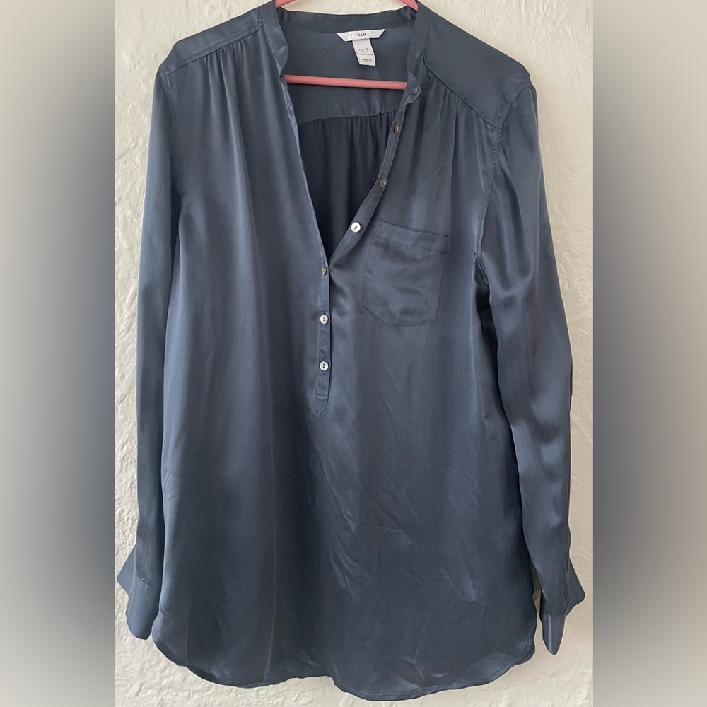 H & M Navy Women’s 100% Silk Roll Sleeves Button Front Collared Tunic Top ; 10